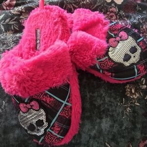 💋3/$20 Monsterhigh Pink Fuzzy Slippers